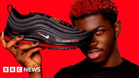 nike schoen met bloed|Nike wins court bid over 'Satan Shoes' with human blood .